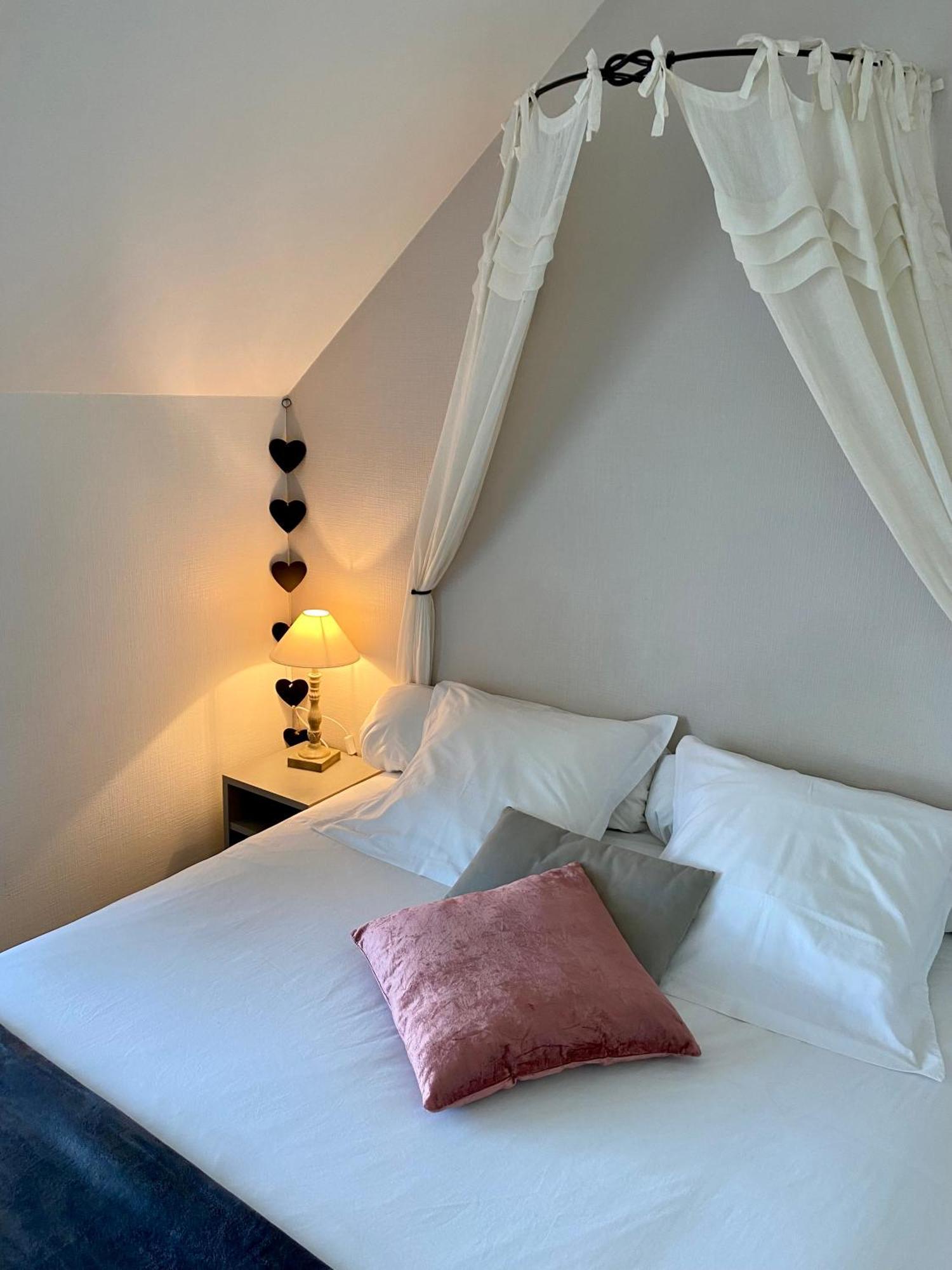 Le Relais De La Hardiesse 6Km Mont St Michel - Chambres Doubles - Suite Spa Privatif Courtils Zewnętrze zdjęcie