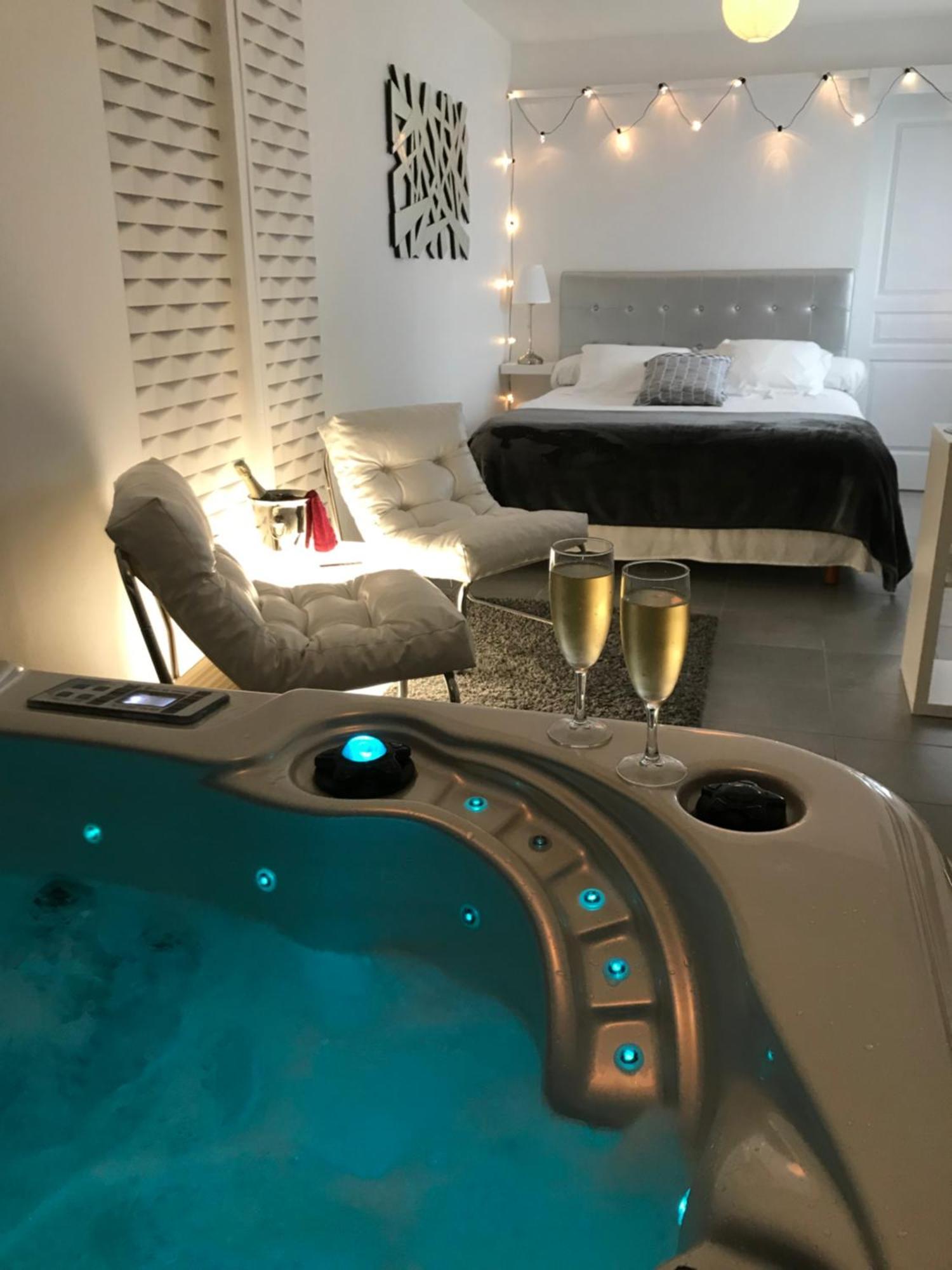 Le Relais De La Hardiesse 6Km Mont St Michel - Chambres Doubles - Suite Spa Privatif Courtils Zewnętrze zdjęcie